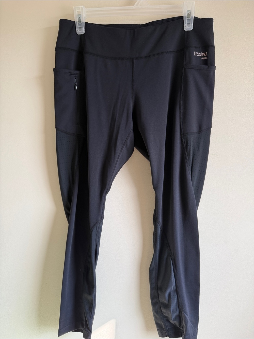 Running Room Black Athletic Leggings with Side Pockets